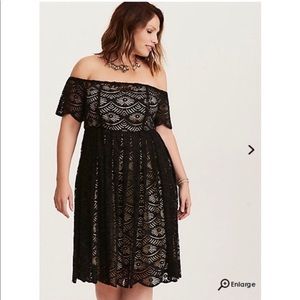 Do not buy. ISO!!! Does anyone have this dress???